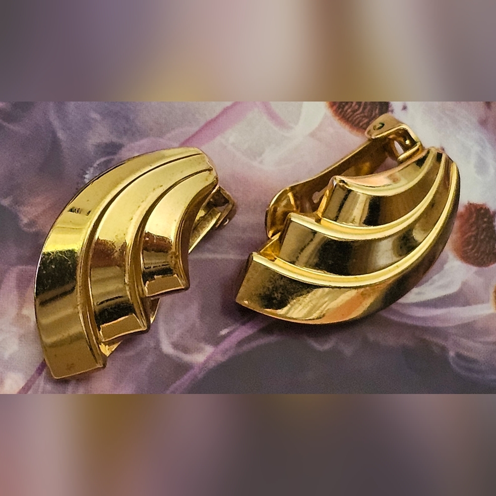 Christian Dior Polished Gold Tone Clip On Earrings